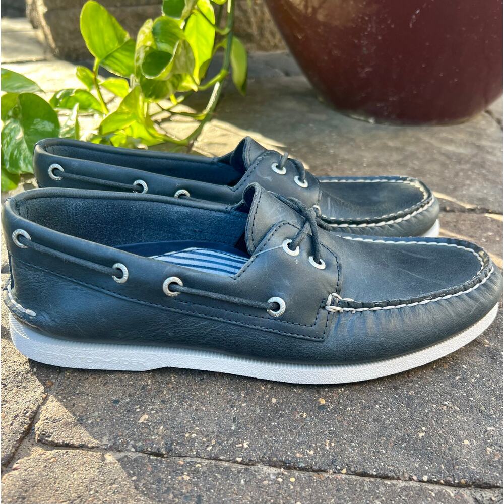 NWT Men's Sperry Topsider 2-eye navy casual boat shoes size 8.5